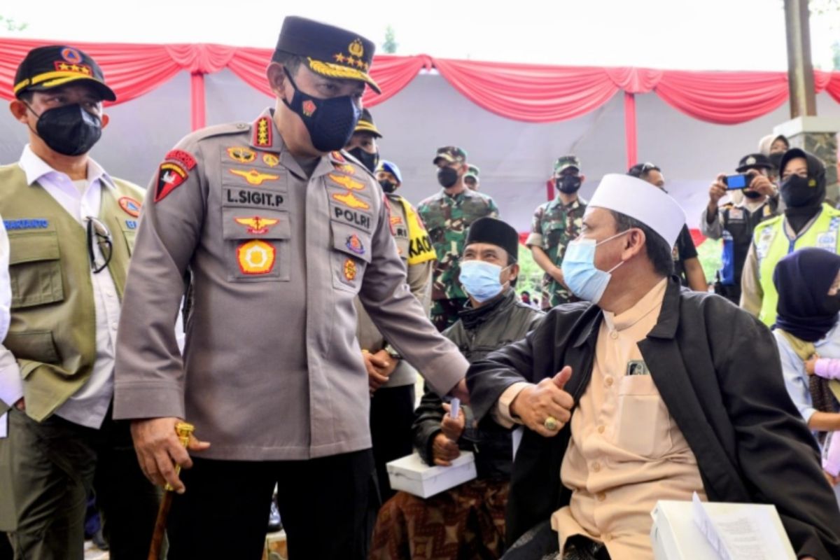 Gelar vaksinasi se-Indonesia, Kapolri minta kejar target 70 persen