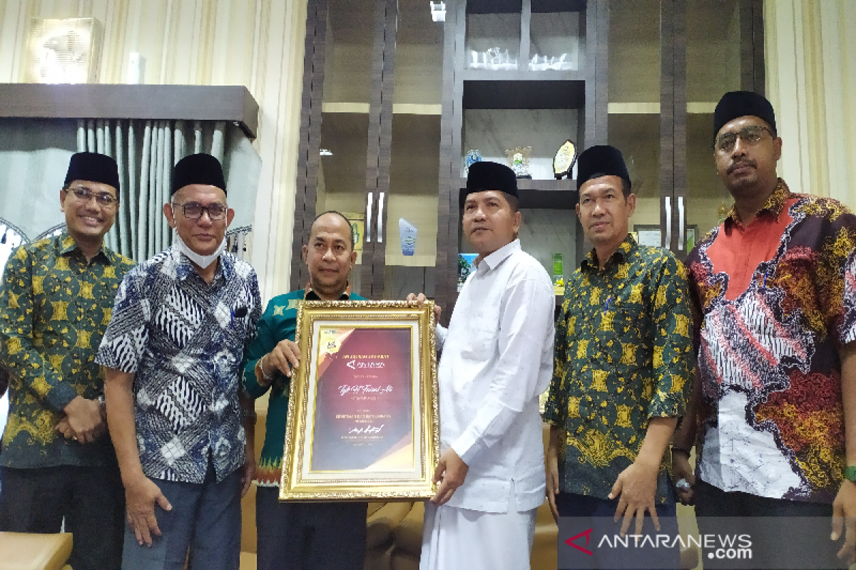 Ketua MPU Aceh terima anugerah sahabat LKBN Antara 2021