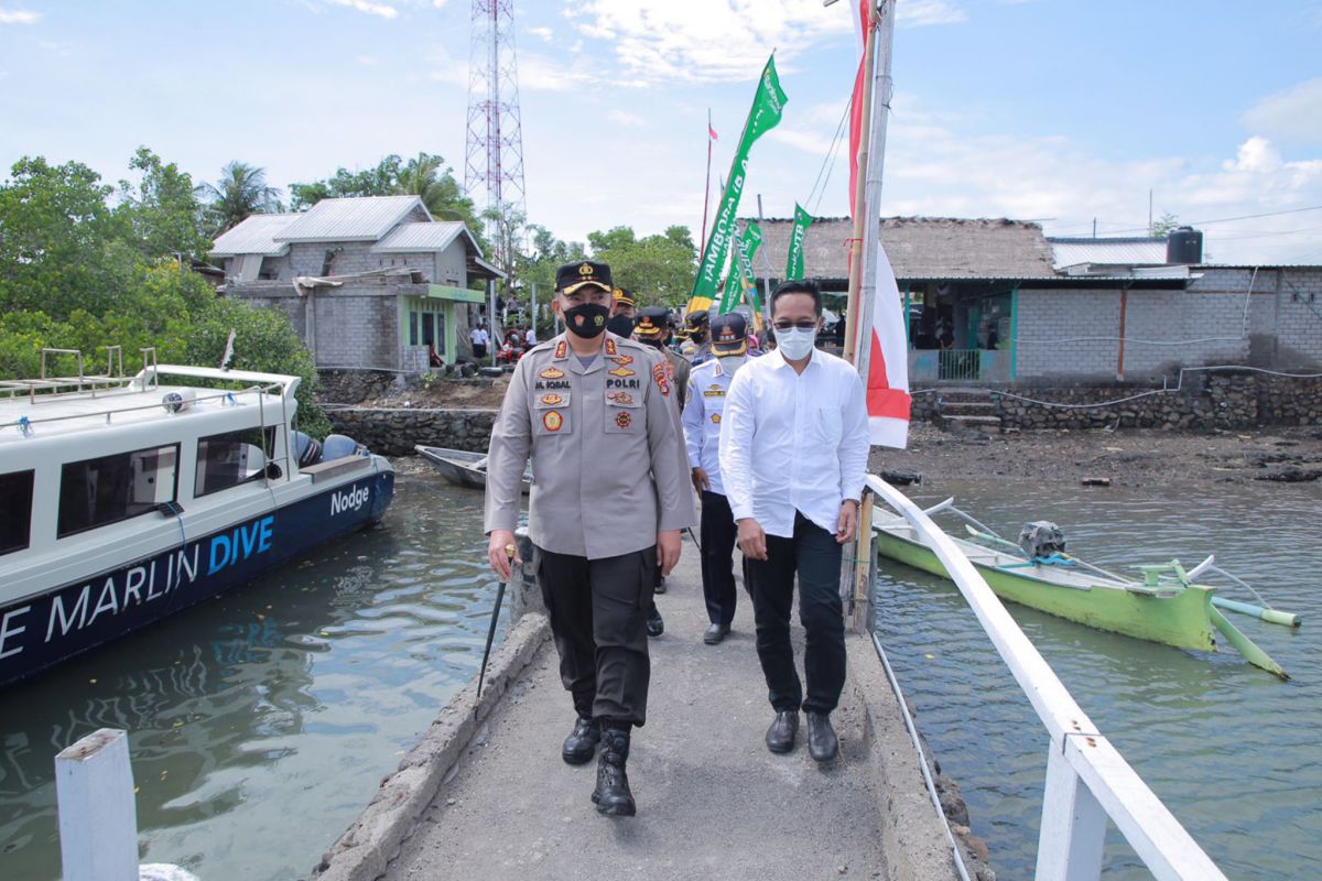 Perahu angkut pelajar pernah terbalik, Kapolda NTB resmikan jembatan penghubung gili