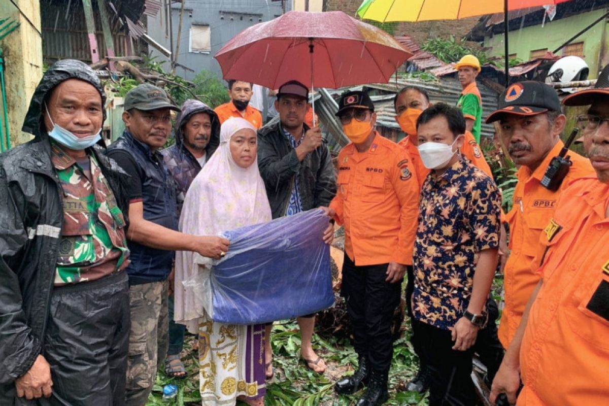 261 rumah terdampak angin kencang di Makassar