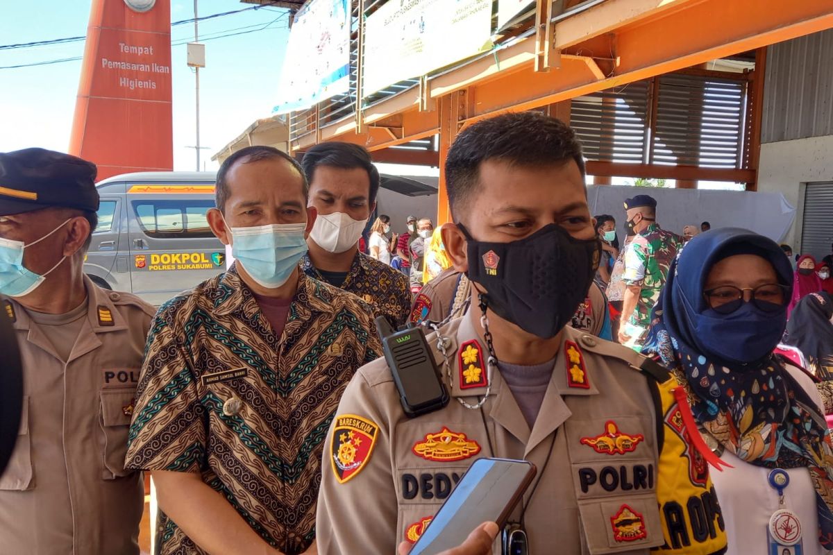 Polres Sukabumi targetkan seluruh nelayan dapatkan vaksinasi COVID-19