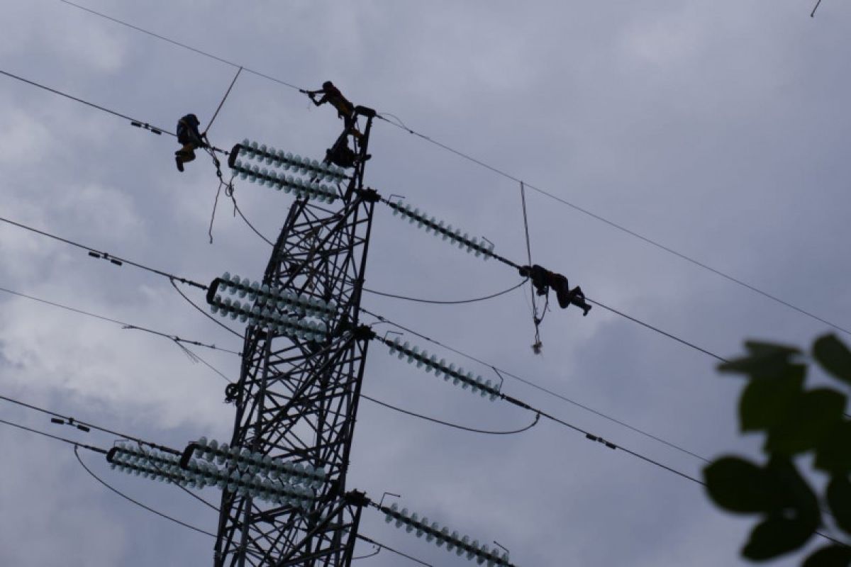 PLN sempurnakan tol listrik Sumbawa di penutup tahun 2021