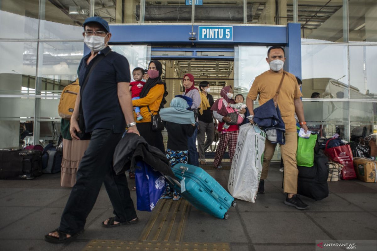 1.041 penumpang berangkat dari Terminal Pulo Gebang jelang Tahun Baru