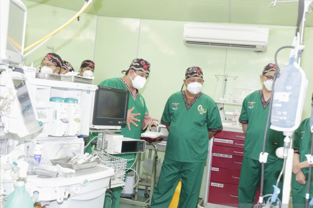 Paman Birin saksikan langsung operasi  bedah jantung terbuka yang pertama di Kalsel