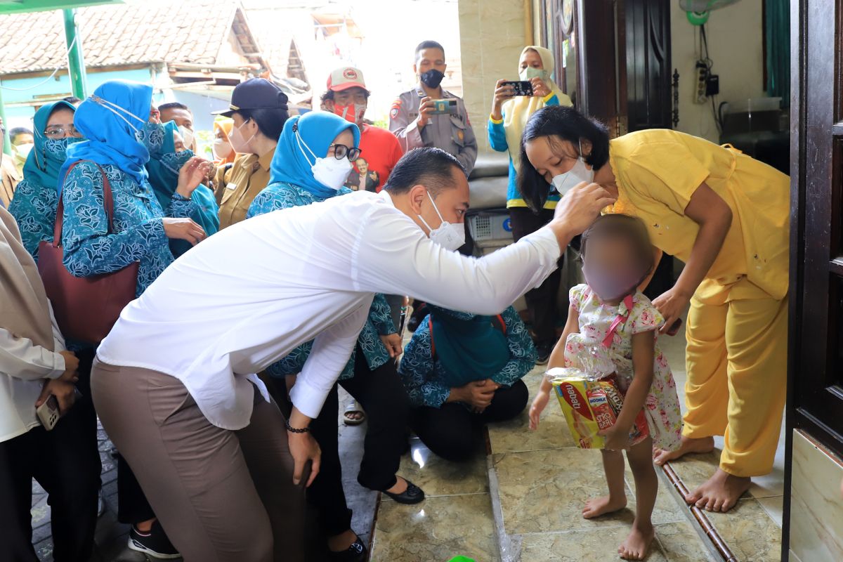 1.785 anak stunting di Kota Surabaya dapat bantuan makanan sehat