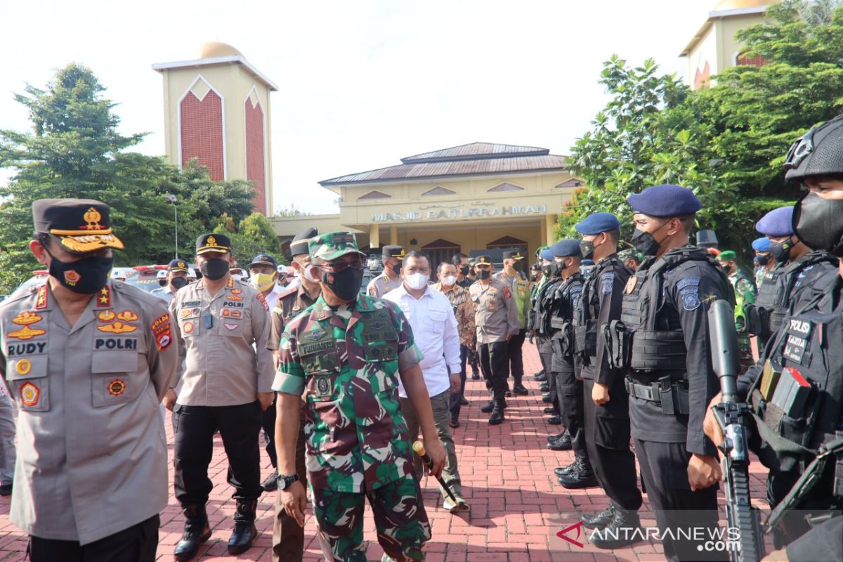 Polda Banten gelar apel pasukan Operasi Lilin Maung 2021 dalam rangka Natal dan Tahun Baru