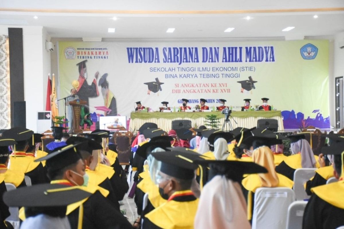 Wali Kota Tebing Tinggi hadiri wisuda STIE Bina Karya