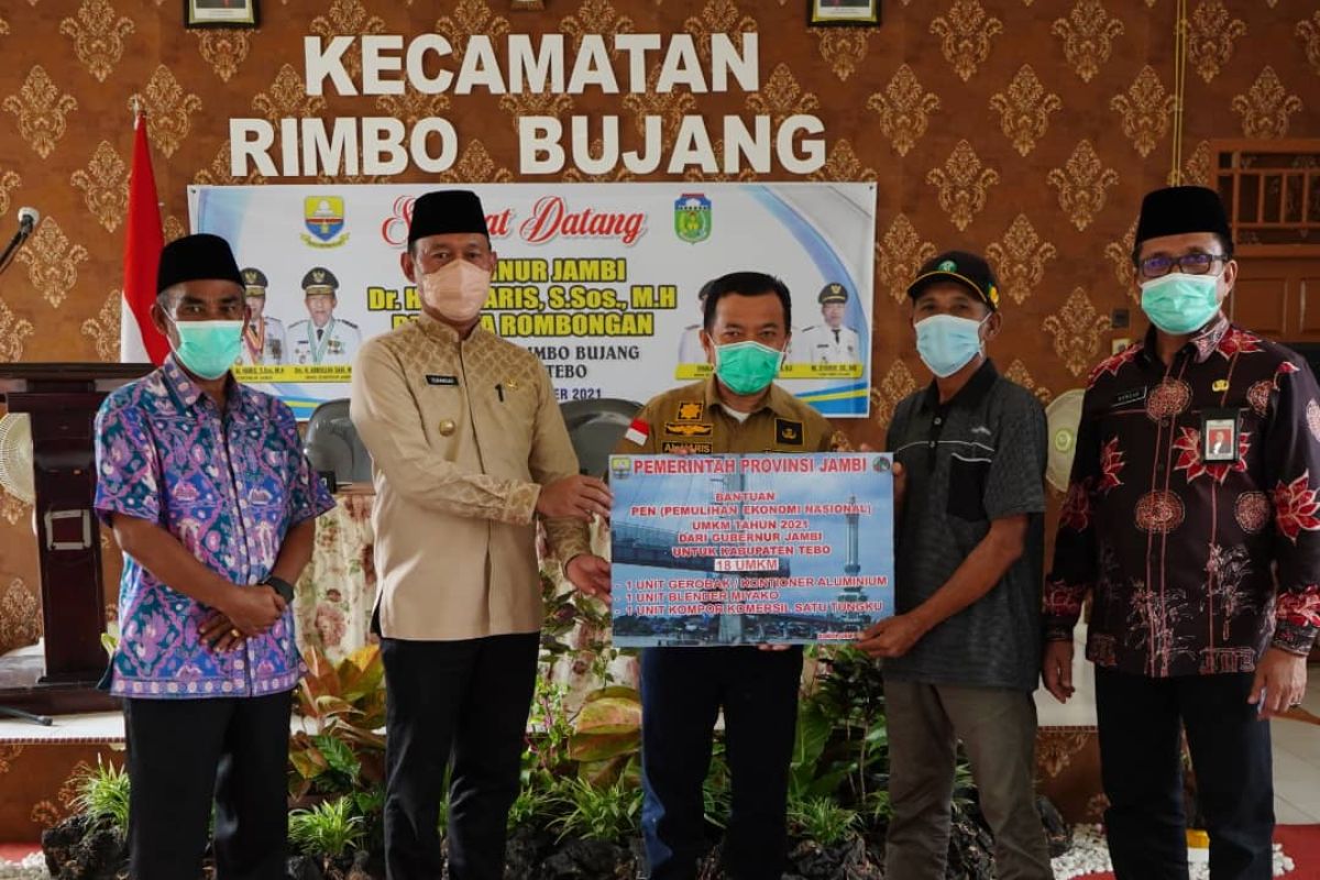 Bupati Tebo dampingi Gubernur Jambi salurkan bantuan PEN UMKM