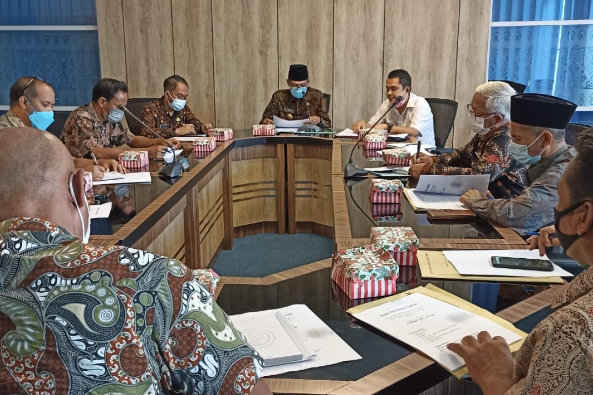Wakil Bupati Lombok Tengah mendorong OPD akuratkan data kemiskinan