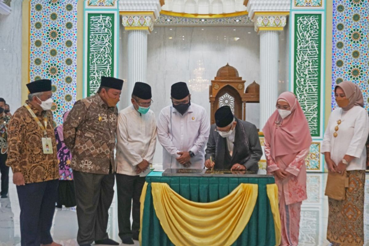 Resmikan Masjid Safinatul Ulum UIN Raden Intan,  Wapres harapkan iptek berpadu dengan imtak