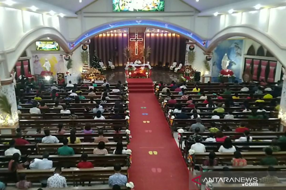 Hujan deras dan angin kencang terjang kota Kupang saat malam Natal