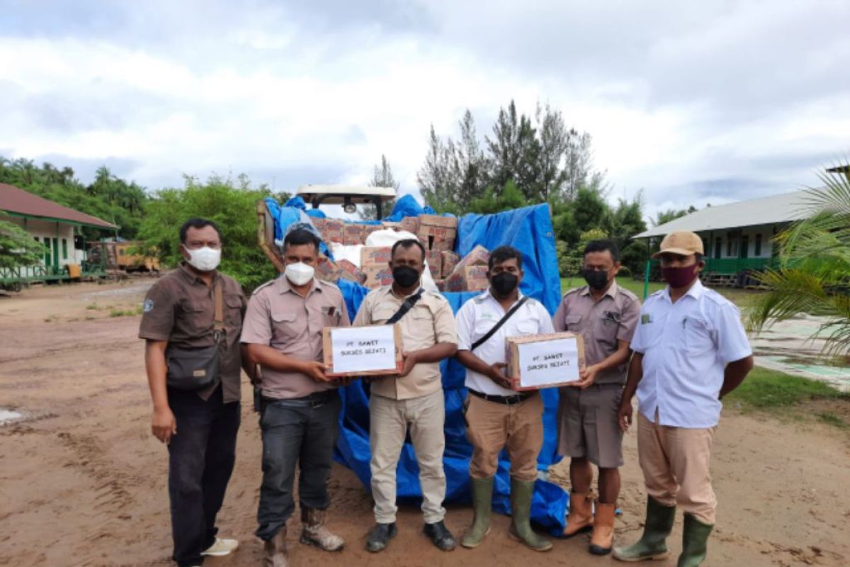 PT Sawit Sukses Sejati & KP USU bantu korban banjir Madina