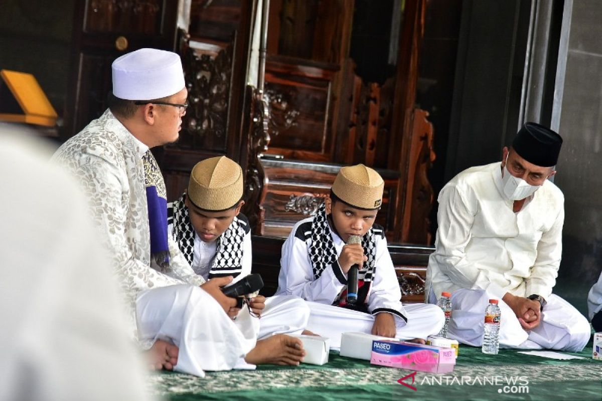 Anak kembar tunanetra di Sumut berhasil jadi hafiz alquran hanya lewat suara
