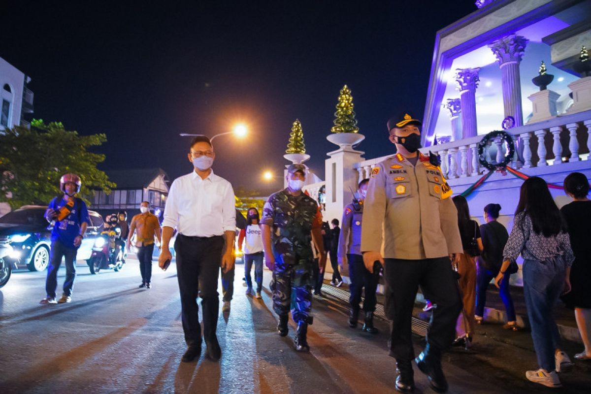 Di Pontianak, perayaan malam Natal tertib dan lancar