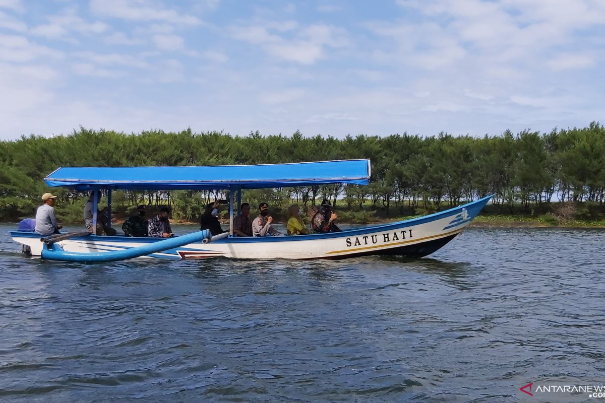 Pengunjung Pantai Glagah Kulon Progo mencapai 4.015 orang