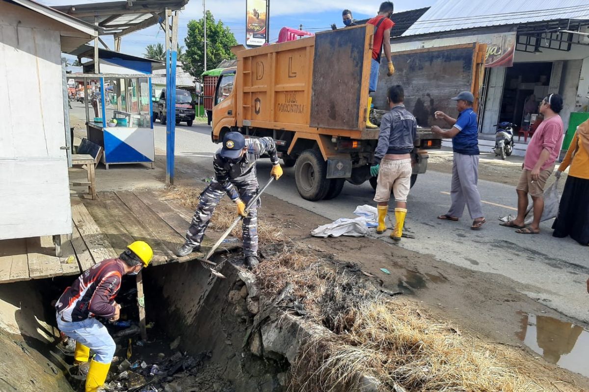 Kodim Gorontalo Utara gelar karya bakti bersihkan lingkungan