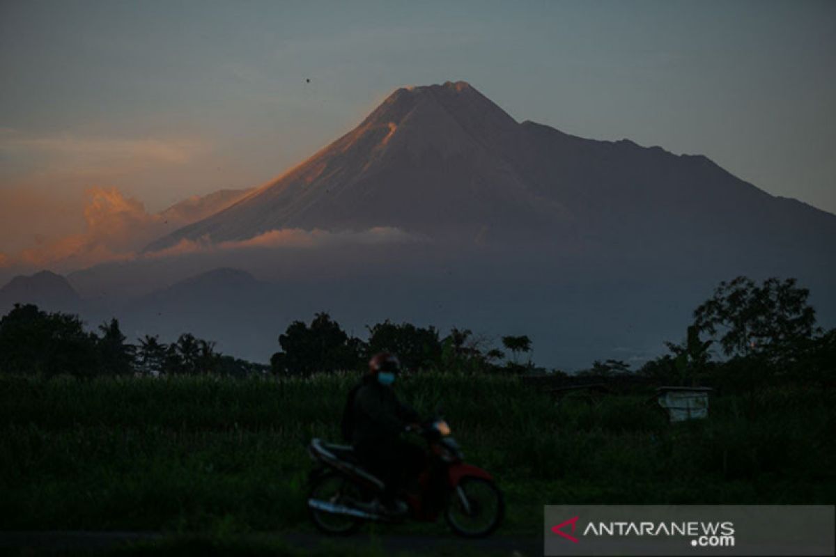 Merapi mengalami 144 kali gempa guguran