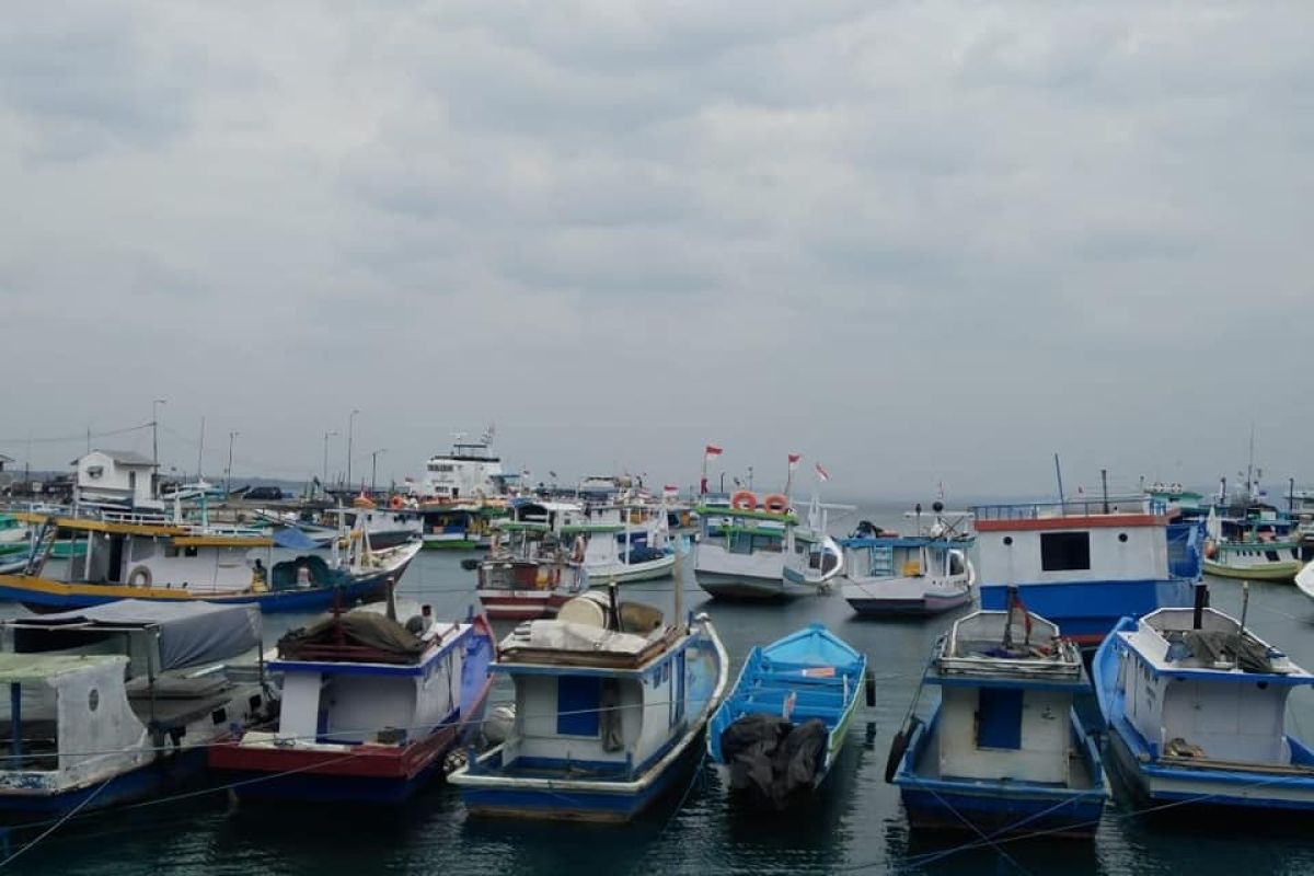 Nelayan Kupang berhenti melaut akibat cuaca ekstrem, untuk berapa lama yaa?