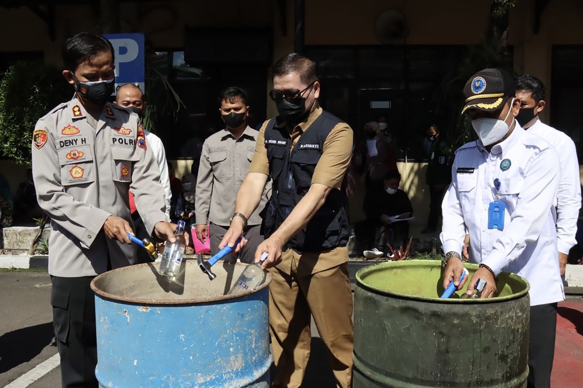 Polresta Malang Kota musnahkan ribuan botol minuman keras