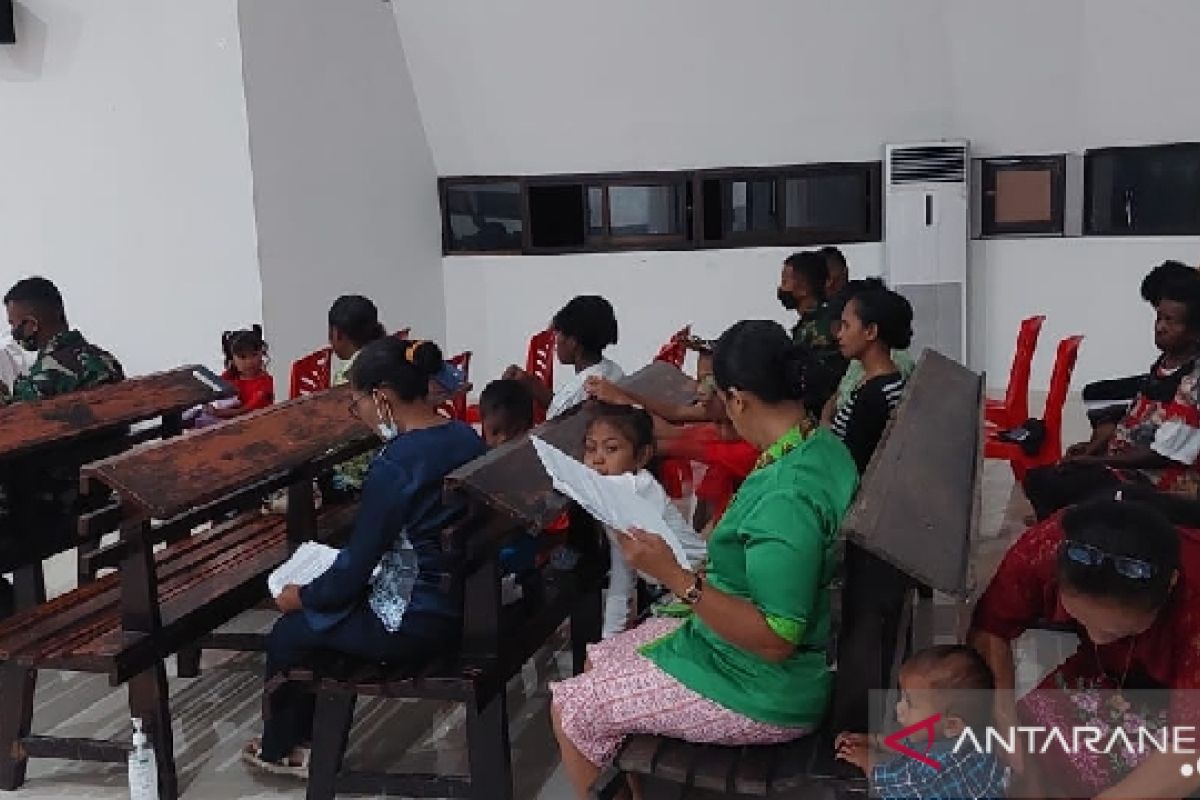 Natal bersama Satgas TNI Yonif 711 dengan warga perbatasan RI-PNG