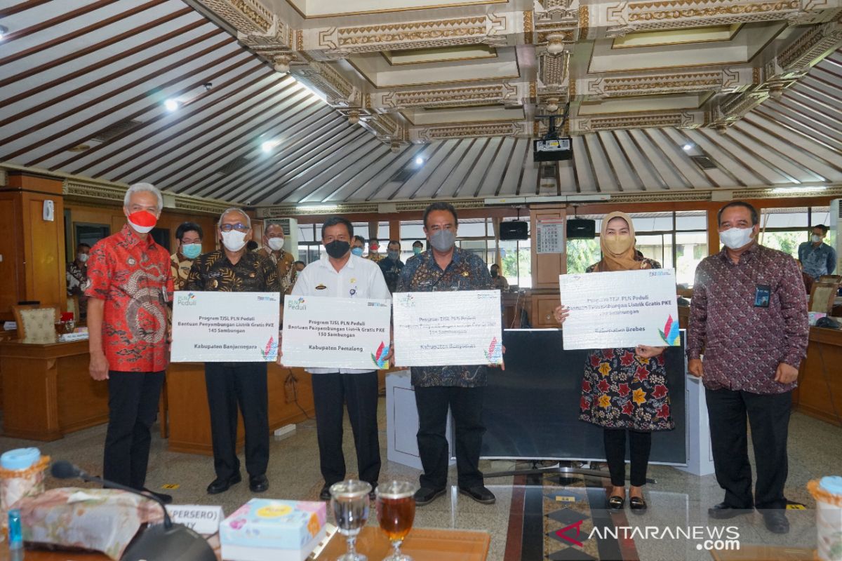 Jelang akhir 2021, PLN terangi 750 keluarga kurang mampu di Jateng