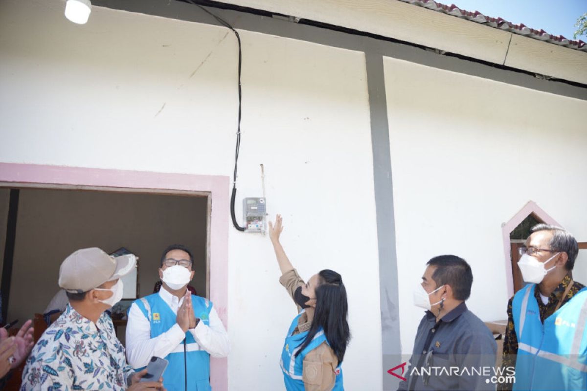 Aliri listrik dua desa terpencil di Kabupaten Landak, PLN kucurkan investasi Rp4 miliar