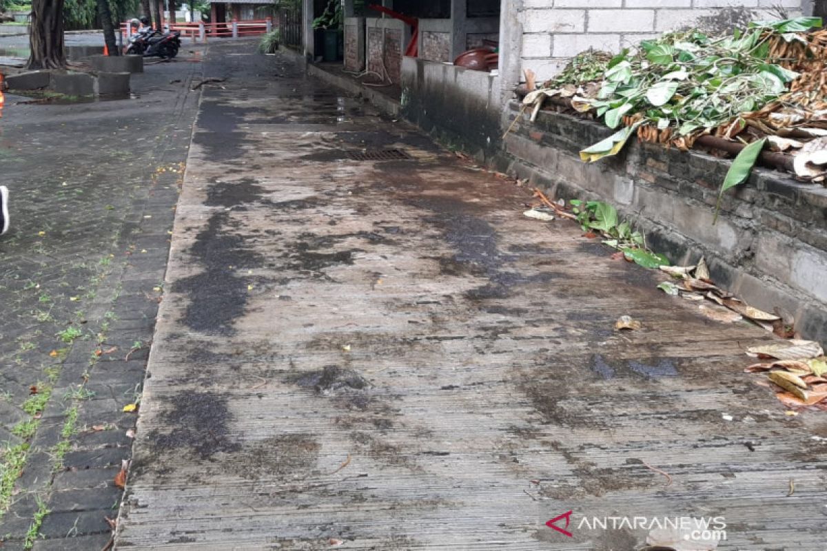 Pemkot Jaksel sebut sekolah telah bongkar lahan parkir di atas saluran