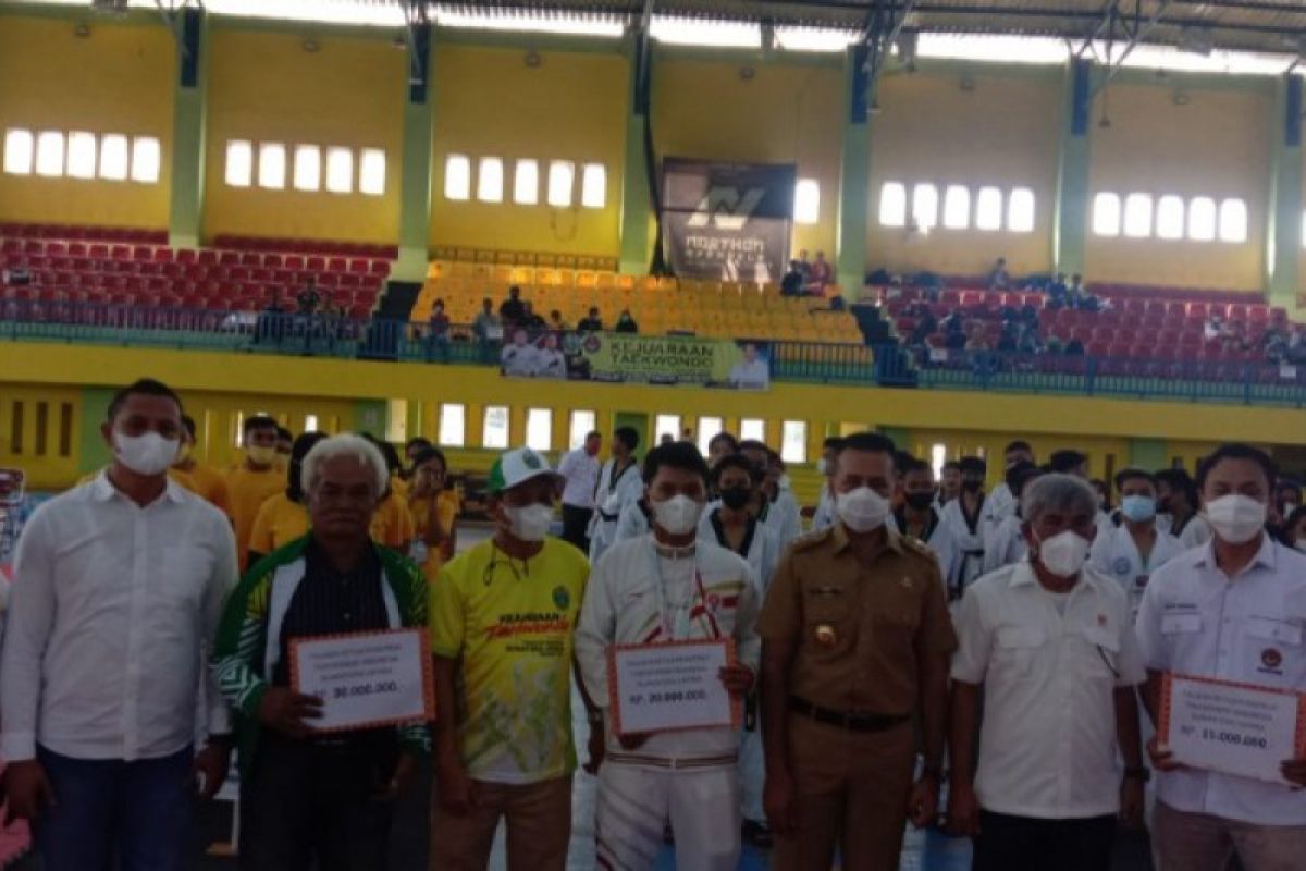 193  atlet bertarung dalam kejuaraan daerah taekwondo Sumatera Utara