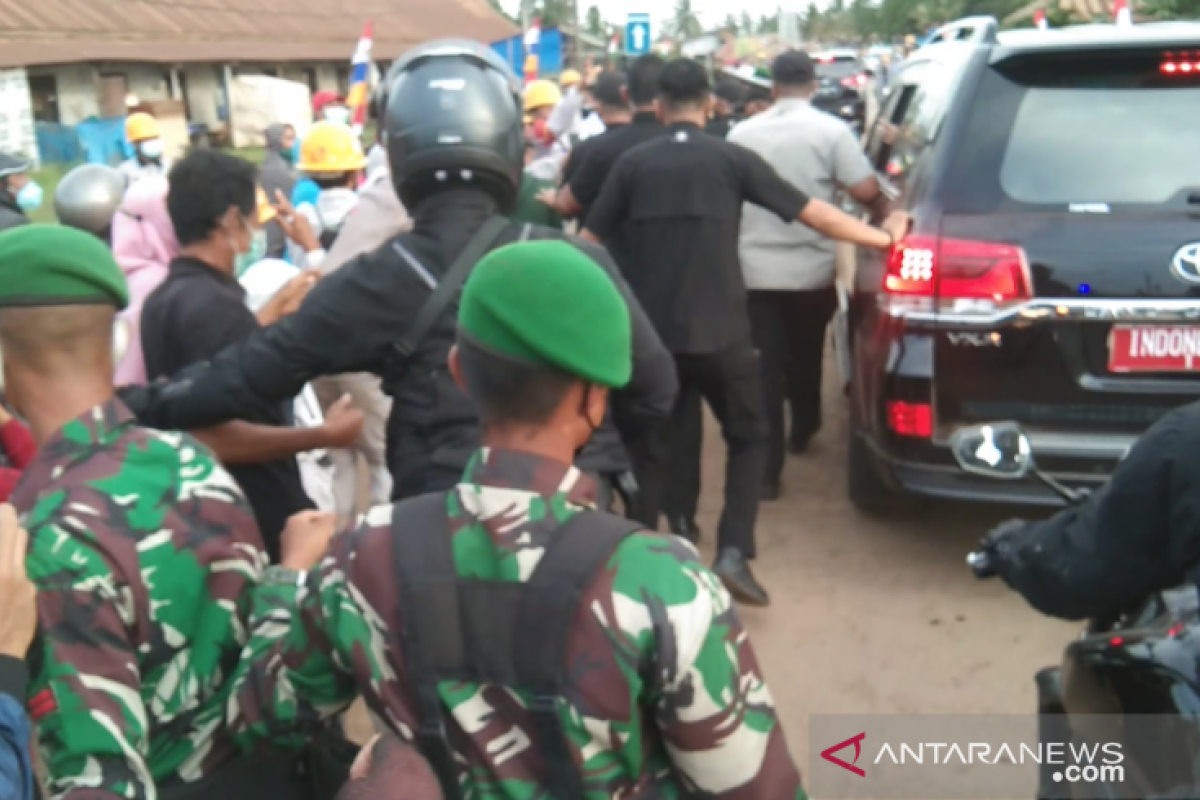 Warga Konawe antusias sambut kedatangan Presiden Jokowi