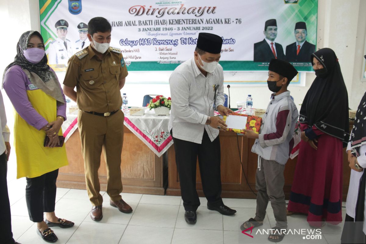 Sambut HAB ke-76, Kemenag Sawahlunto sunat massal puluhan siswa Madrasah Ibtidaiyah