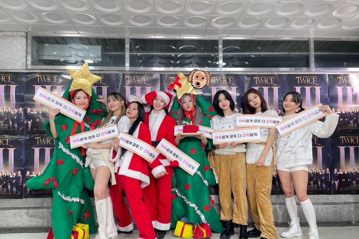 TWICE akhirnya selesaikan tur dunia perdana sejak pandemi