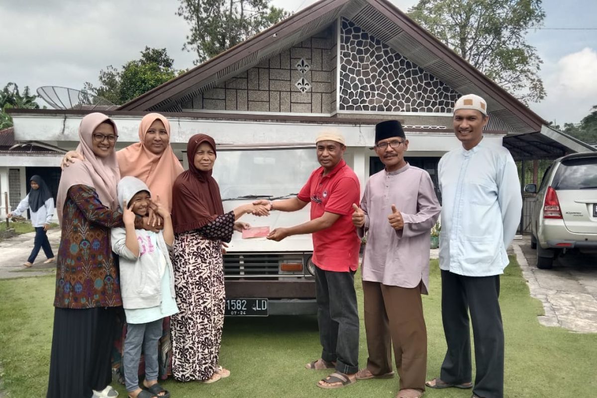 Masjid di Bukittinggi terima wakaf mobil dari warga untuk operasional