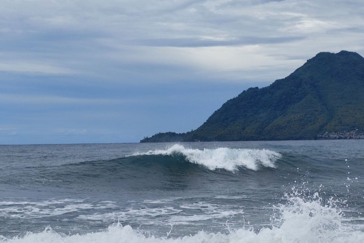 BMKG :  gelombang laut di Malut capai 4-6 meter, patuhi peringatan dini