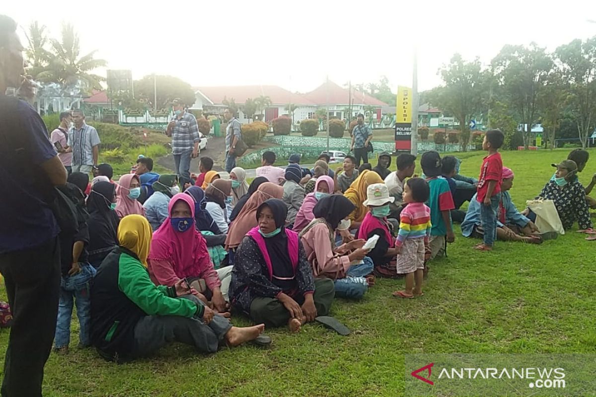 10 warga dan aktivis di Seluma Bengkulu dibebaskan