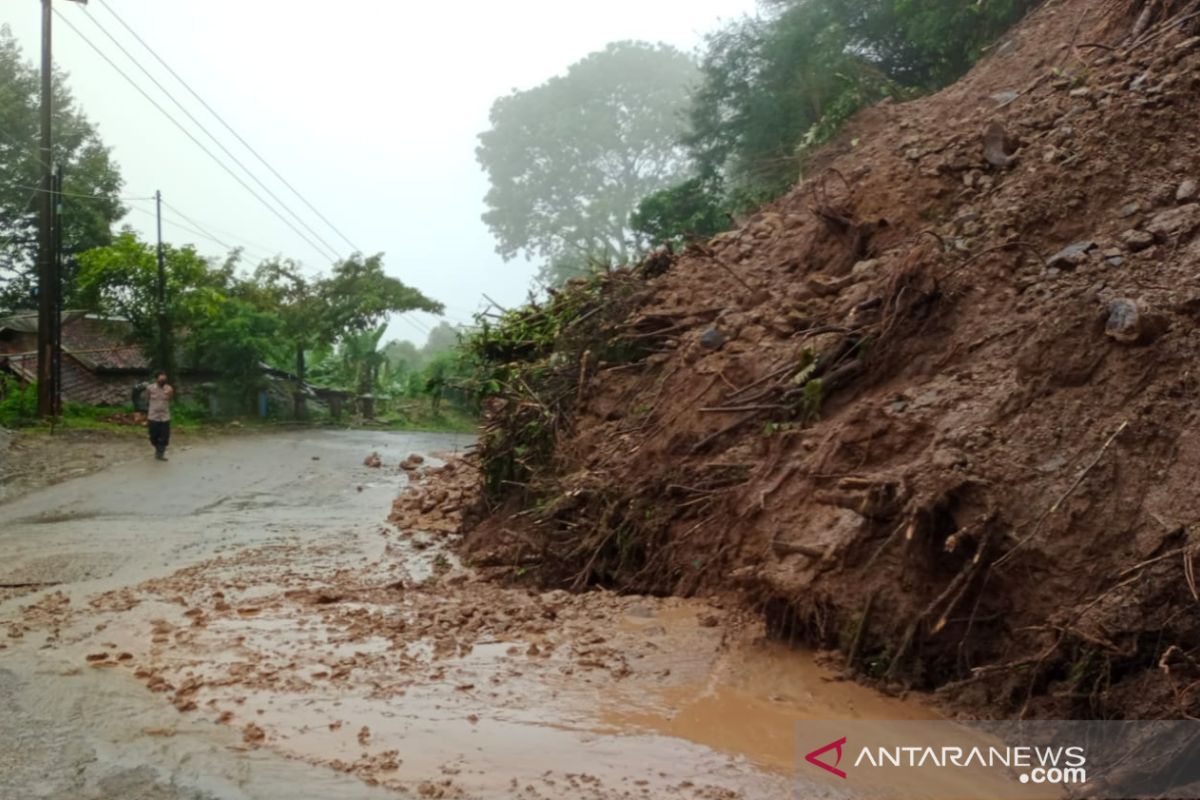 Jalan penghubung wilayah selatan Cianjur kembali terputus