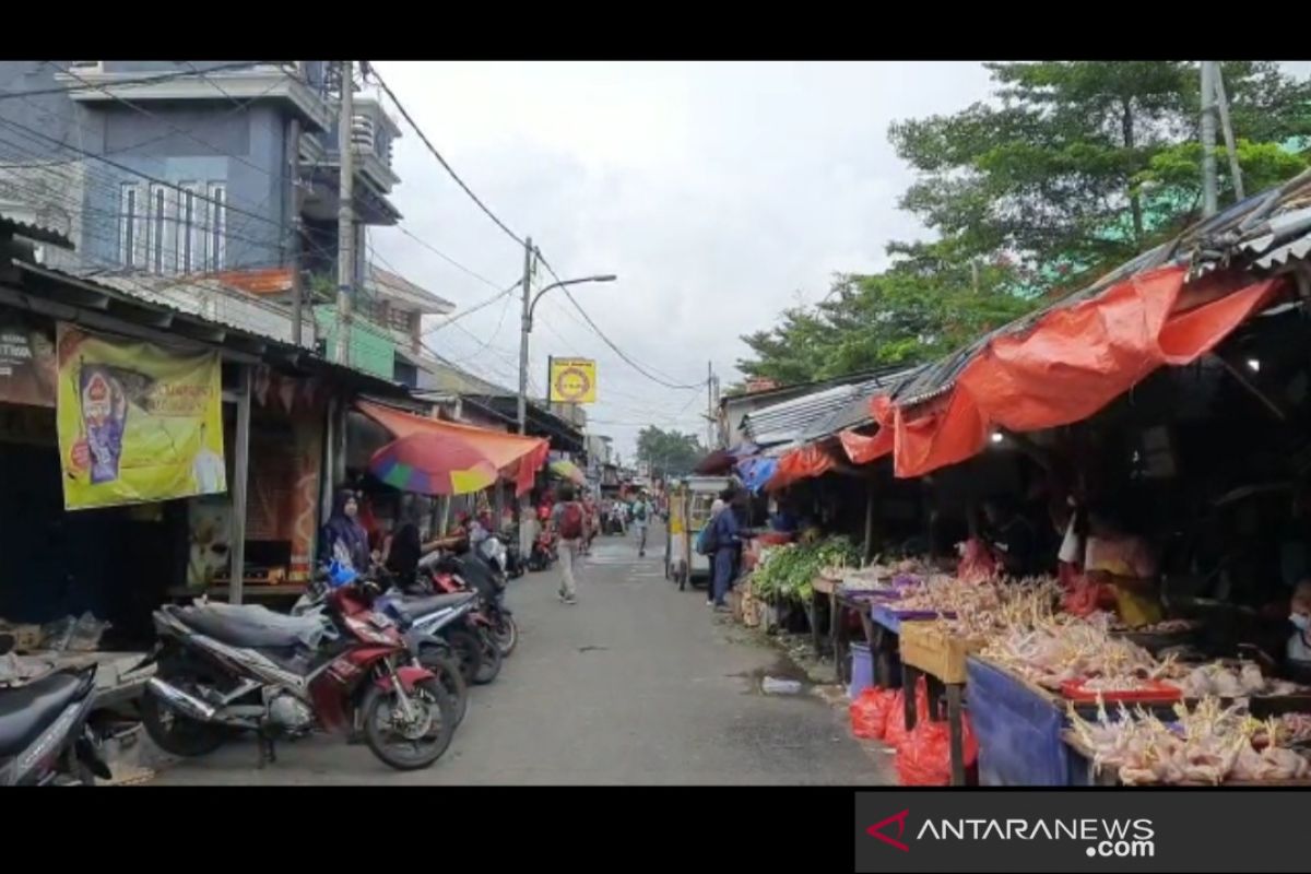 Harga cabai rawit di Pasar Kramat Jati naik sejak sebulan terakhir