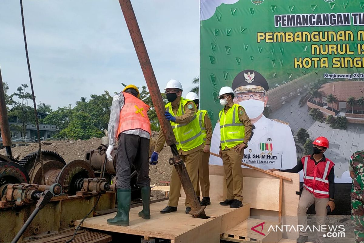 Sutarmidji letakkan batu pertama pembangunan Masjid Agung Singkawang