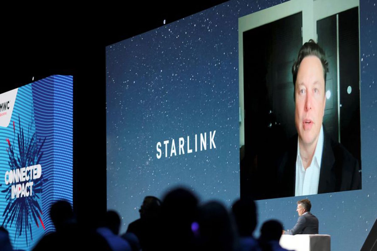 Netizen kritik Elon Musk usai Starlink nyaris tabrak stasiun antariksa