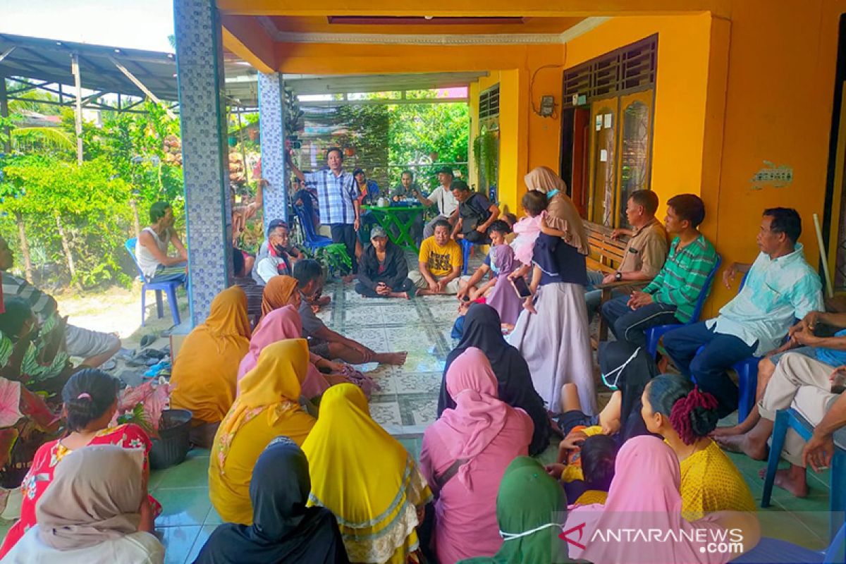 Warga dan aktivis penolak tambang pasir besi dipulangkan