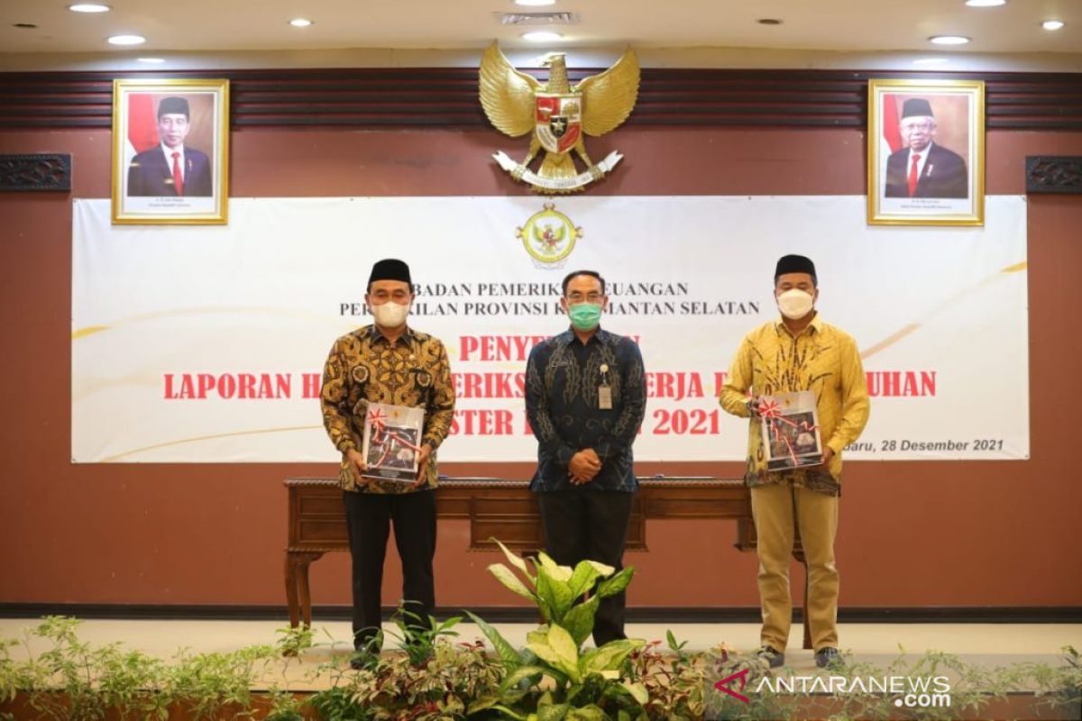 Bupati Tanah Bumbu terima LHP kinerja efektifitas atas pengelolaan PAD dari BPK