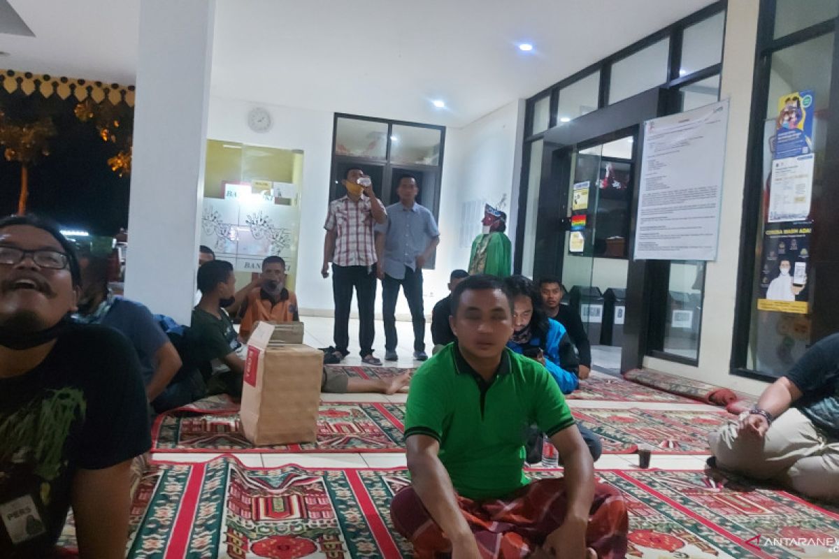 Kantor Kelurahan Ancol jadi arena nobar Timnas Indonesia