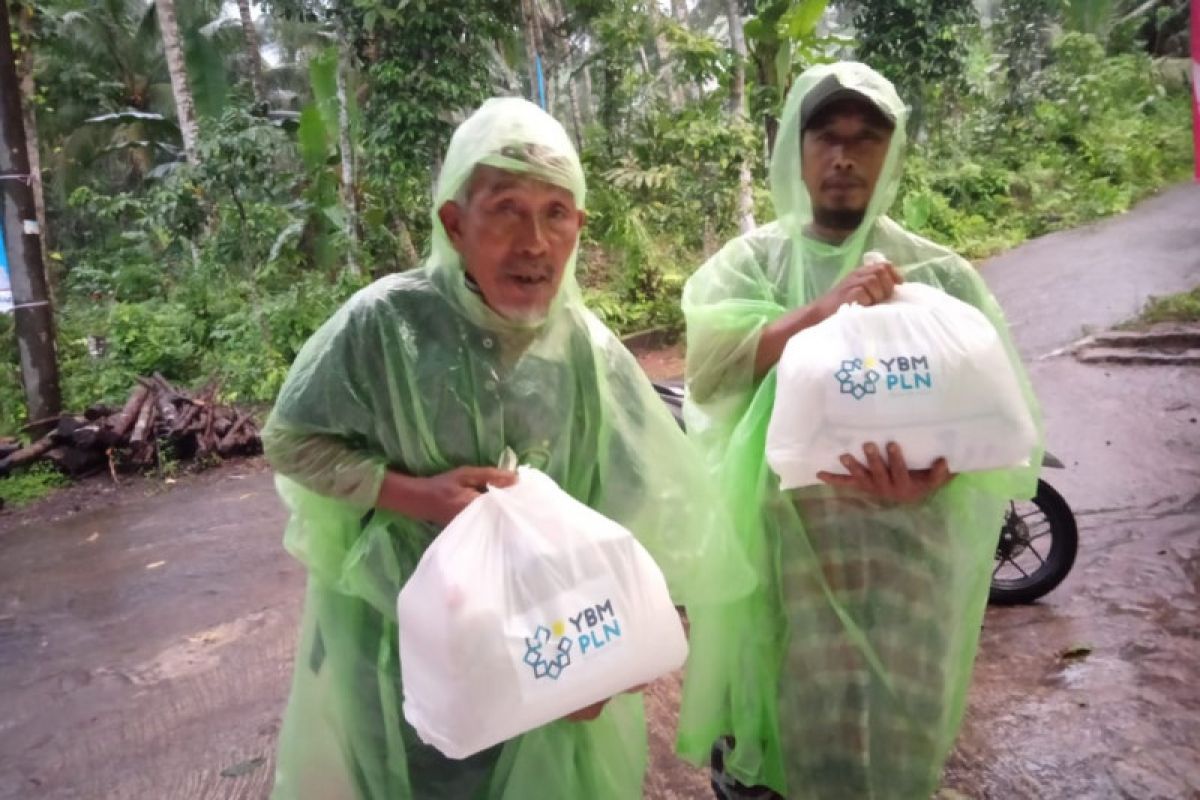 YBM PLN NTB salurkan bantuan untuk korban banjir di Lombok-Bima
