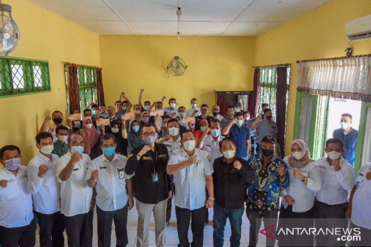Pemkot Padangsidimpuan bersama BNI bagikan ribuan kartu tani