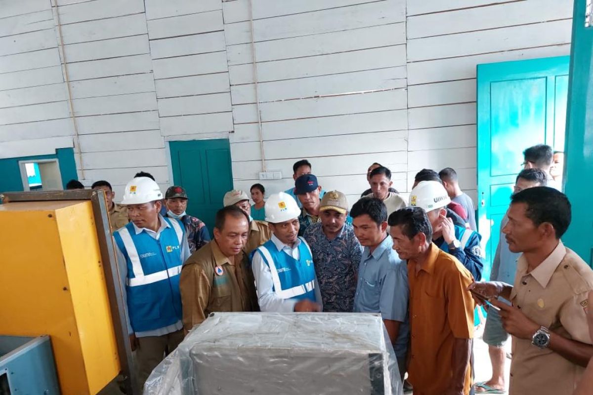 Tingkatkan Rasio Elektrifikasi Desa, PLN nyalakan listrik desa di Siberut Utara