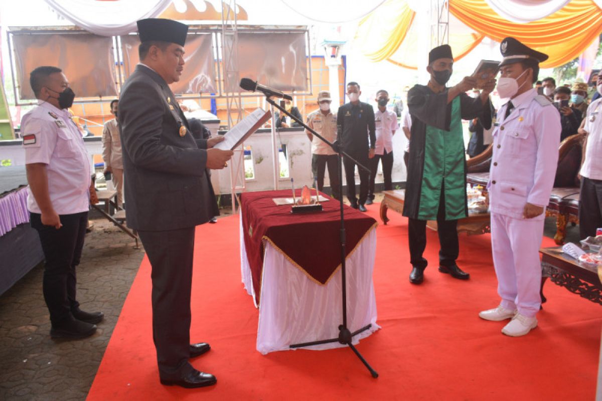 Bupati Musa Ahmad lantik PAW Kepala Kampung Sukajawa