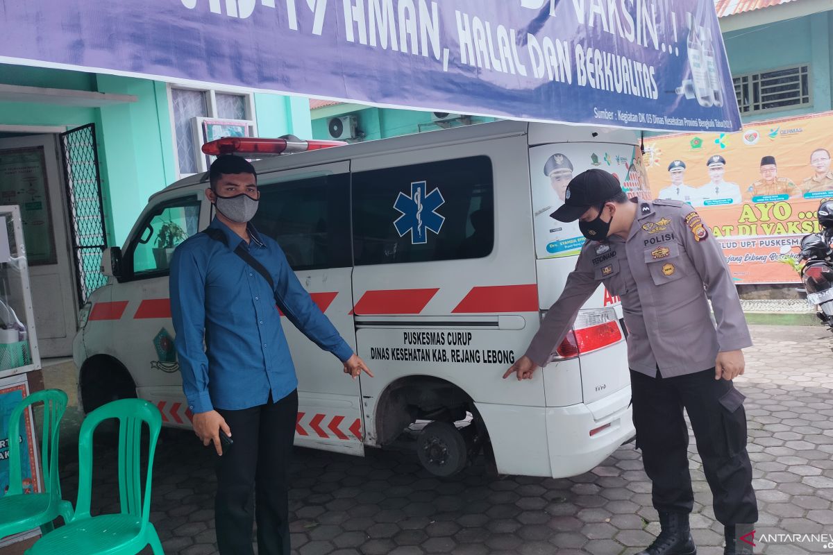 Pencuri gasak ban mobil ambulans Puskesmas Curup
