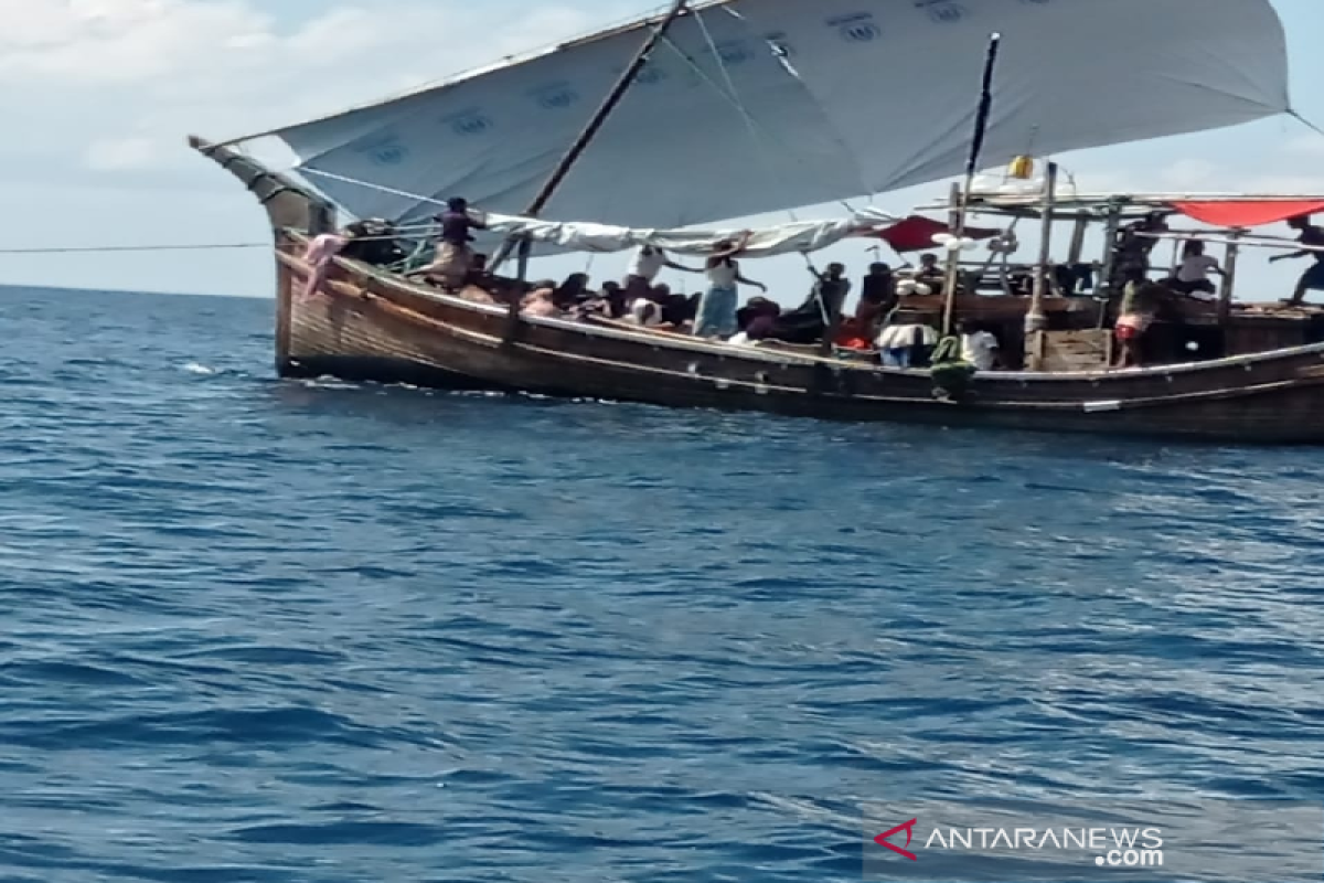 Navy ship tows boat carrying Rohingya refugees to Aceh port