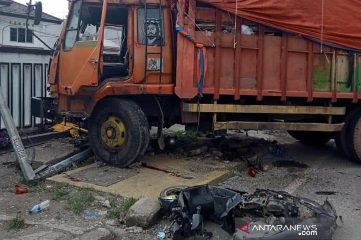 Dua orang meninggal dalam kecelakaan di jalur Pantura Karawang