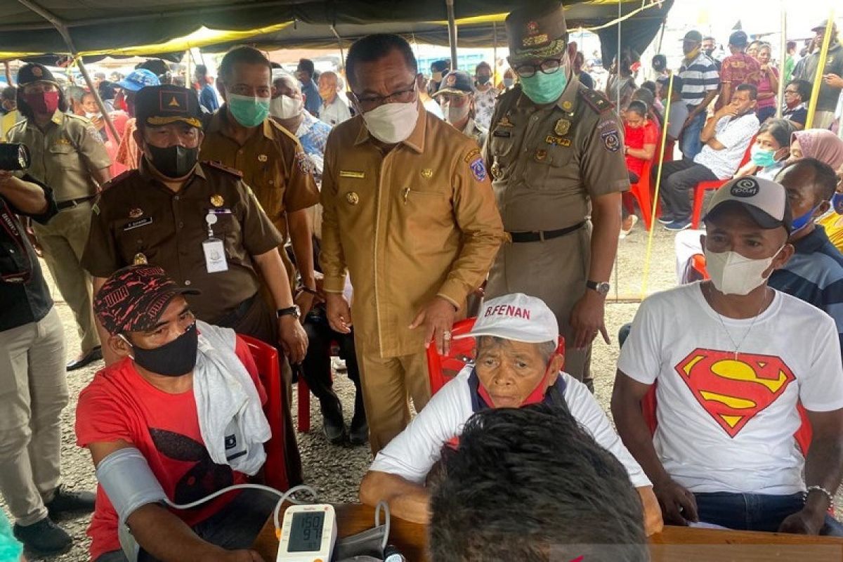Kejati Maluku targetkan vaksinasi bagi 3.500 warga daerah terpencil, dukung target capaian