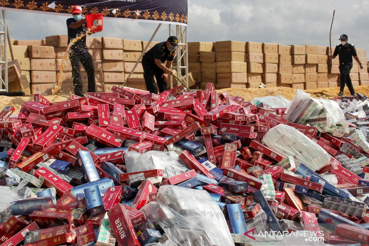 Bea Cukai Batam musnahkan rokok ilegal senilai Rp67,92 miliar